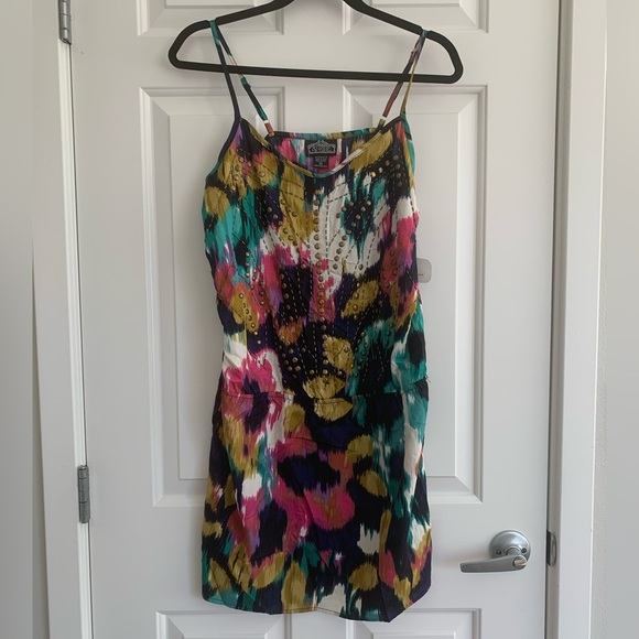 Angie Boho Sleeveless Mini Dress - Size M - Multicolor Ikat Print with Studs NWT - Picture 1 of 7